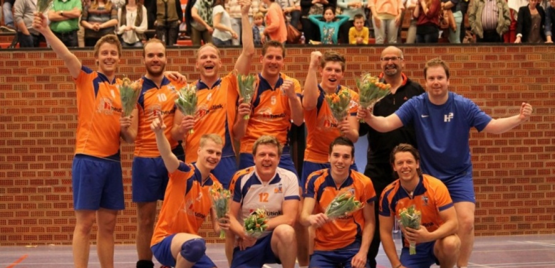 Foto bij Heren 2 wint de beker!