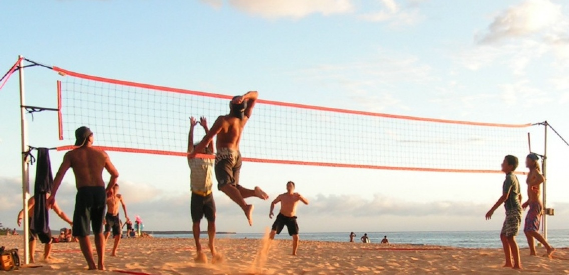 Foto bij Beachvolleybalvelden klaar maken.