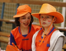 Foto bij De warming - up van het Rivo oranje legioen