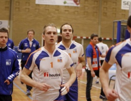 Foto bij De warming - up van het Rivo oranje legioen