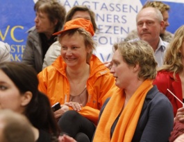 Foto bij De warming - up van het Rivo oranje legioen