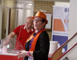 Foto bij De warming - up van het Rivo oranje legioen