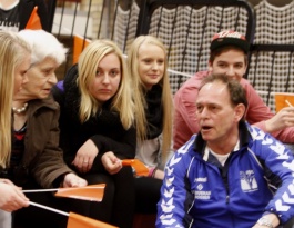 Foto bij De warming - up van het Rivo oranje legioen