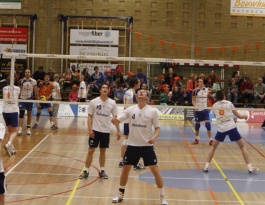 Foto bij De warming - up van het Rivo oranje legioen