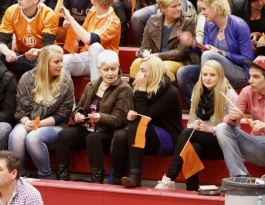 Foto bij De warming - up van het Rivo oranje legioen