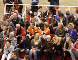 Foto bij De warming - up van het Rivo oranje legioen