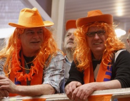 Foto bij De warming - up van het Rivo oranje legioen