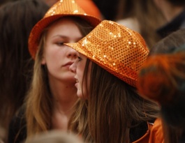 Foto bij De warming - up van het Rivo oranje legioen