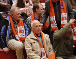 Foto bij De warming - up van het Rivo oranje legioen