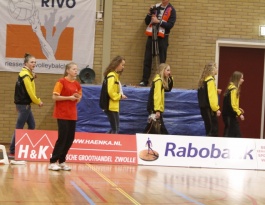 Foto bij De warming - up van het Rivo oranje legioen