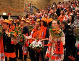 Foto bij Bekeruitreiking en felicitaties