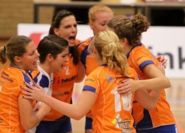 Foto bij Dames 1 wint wederom