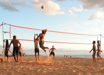 Foto bij Beachvolleybalvelden klaar maken.